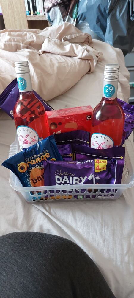 Hand-tied hamper